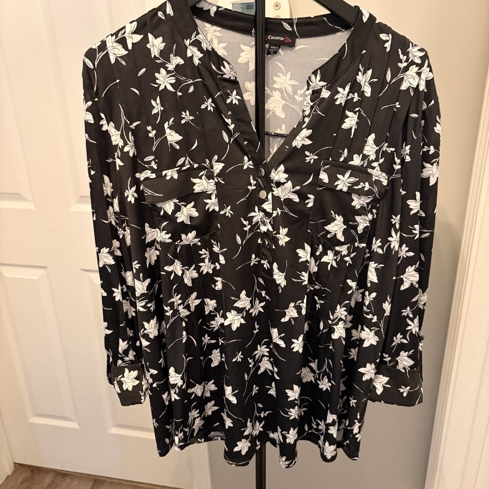 Cocomo Floral Button-Up Blouse Black & White Size XL Business Casual Cottagecore
